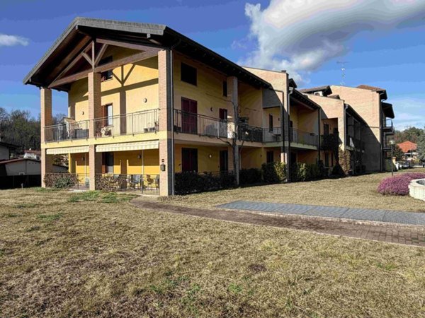 appartamento in vendita a Sesto Calende