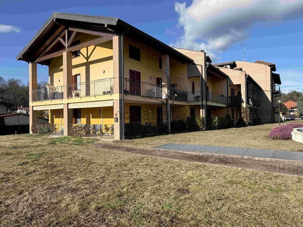appartamento in vendita a Sesto Calende