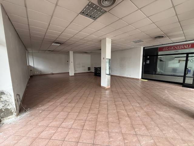 negozio in vendita a Sesto Calende