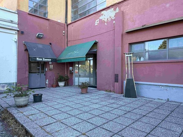locale commerciale in vendita a Sesto Calende