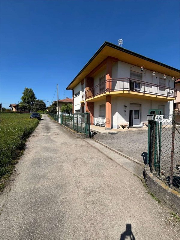 casa indipendente in vendita a Sesto Calende
