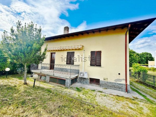 casa indipendente in vendita a Sesto Calende in zona Oneda