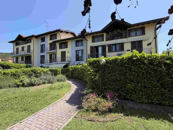 appartamento in vendita a Sesto Calende in zona Oca