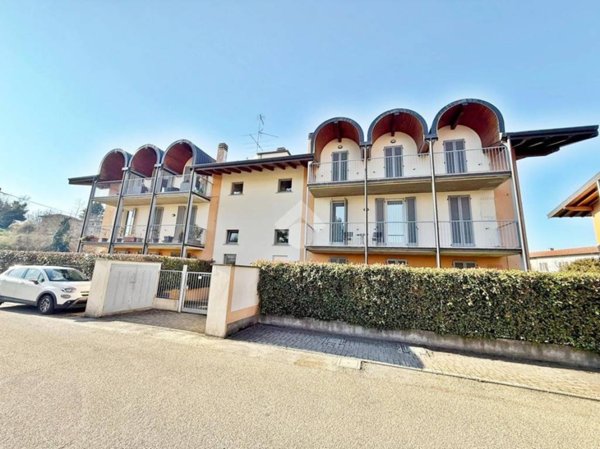 appartamento in vendita a Sesto Calende in zona Oneda