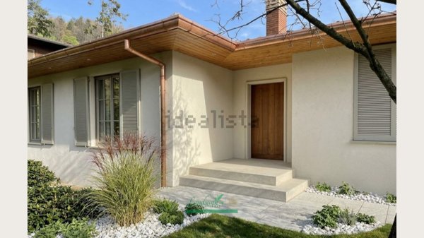 casa indipendente in vendita a Sesto Calende