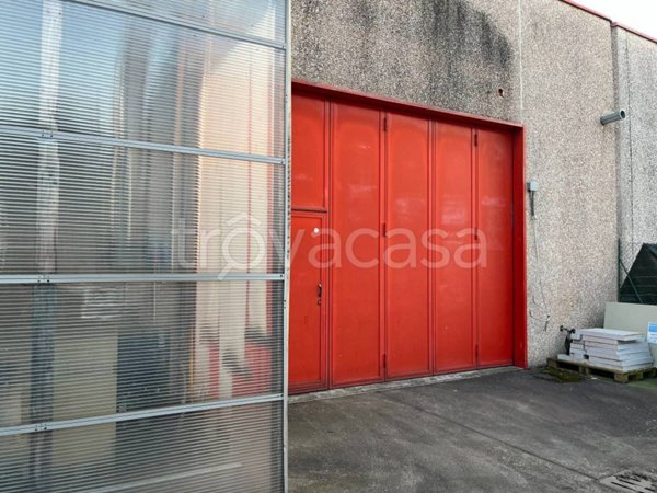 locale commerciale in vendita a Sesto Calende in zona Oneda