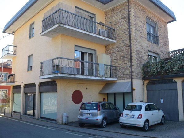 appartamento in vendita a Sesto Calende in zona Lisanza