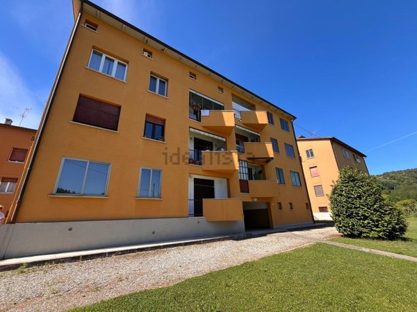 appartamento in vendita a Sesto Calende in zona Oca