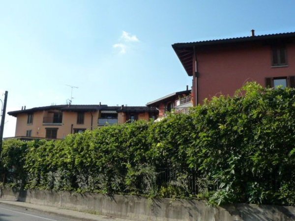 appartamento in vendita a Sesto Calende in zona Lisanza