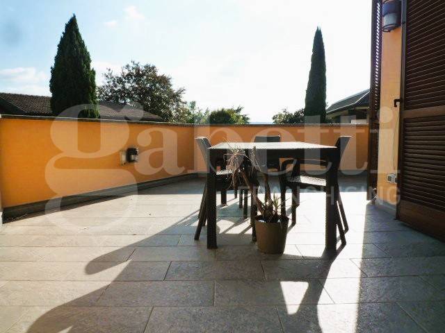 appartamento in vendita a Sesto Calende in zona Lisanza