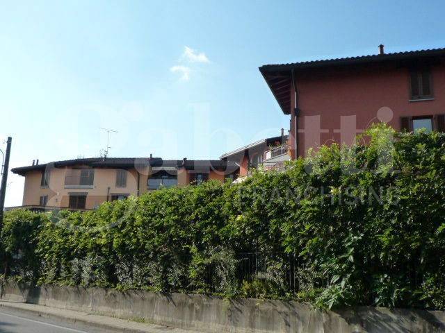 appartamento in vendita a Sesto Calende in zona Lisanza