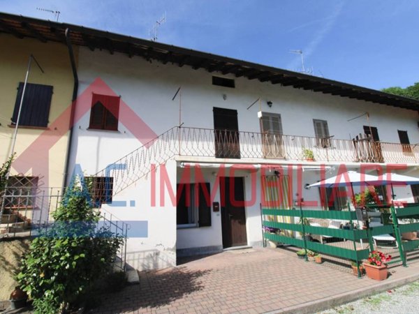 appartamento in vendita a Sesto Calende in zona Lentate