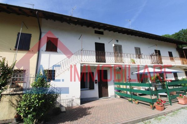 appartamento in vendita a Sesto Calende in zona Lentate