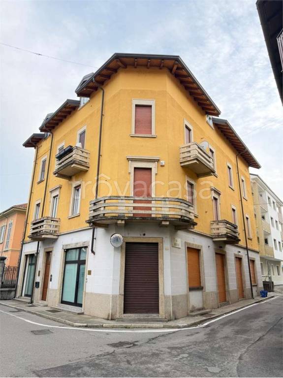 appartamento in vendita a Sesto Calende in zona San Giorgio