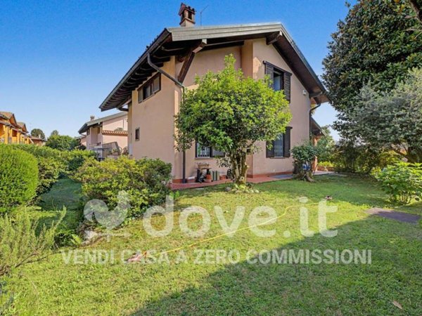 casa indipendente in vendita a Sesto Calende in zona Lisanza