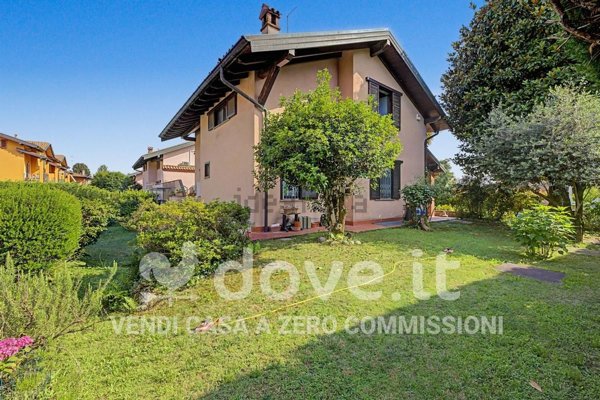 casa indipendente in vendita a Sesto Calende in zona Lisanza