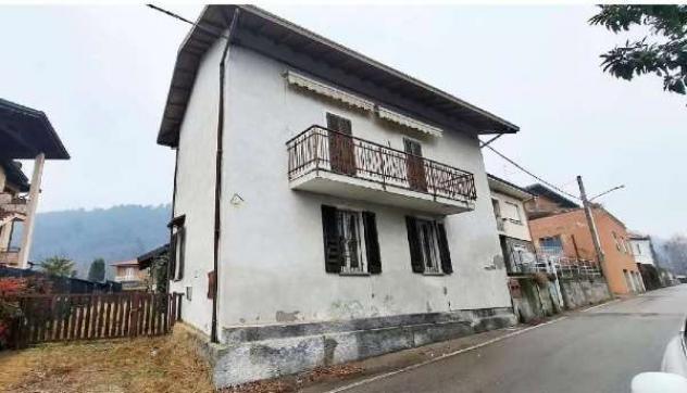 casa indipendente in vendita a Sesto Calende