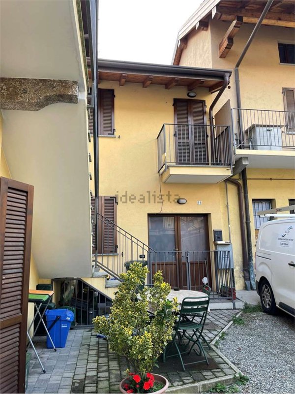 appartamento in vendita a Sesto Calende in zona Oneda