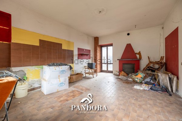 appartamento in vendita a Sesto Calende in zona Oneda