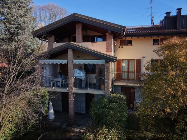 appartamento in vendita a Sesto Calende in zona Oneda