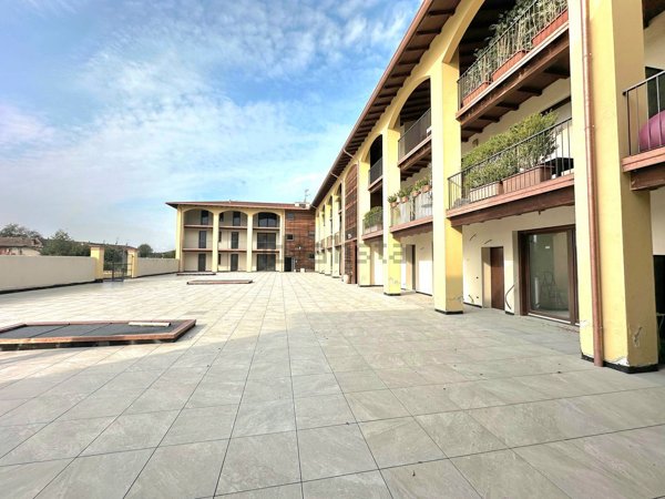 appartamento in vendita a Sesto Calende in zona Oneda
