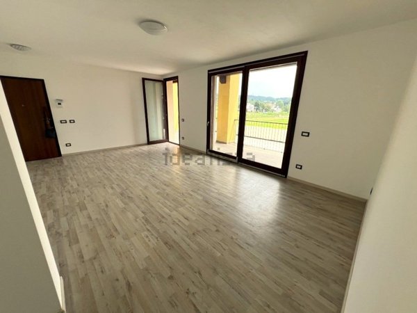 appartamento in vendita a Sesto Calende in zona Oneda