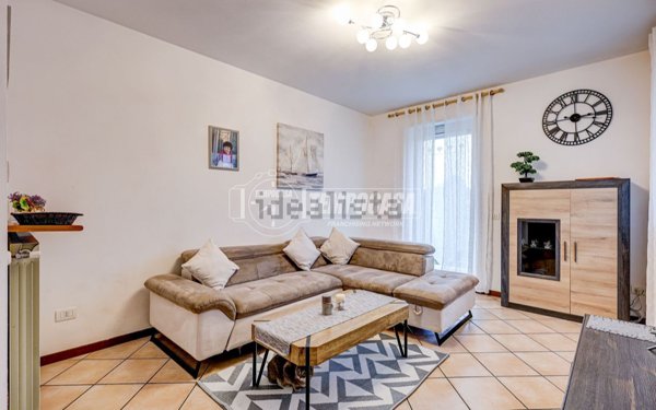 appartamento in vendita a Sesto Calende in zona Oneda