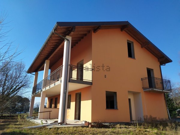 appartamento in vendita a Sesto Calende in zona Oca