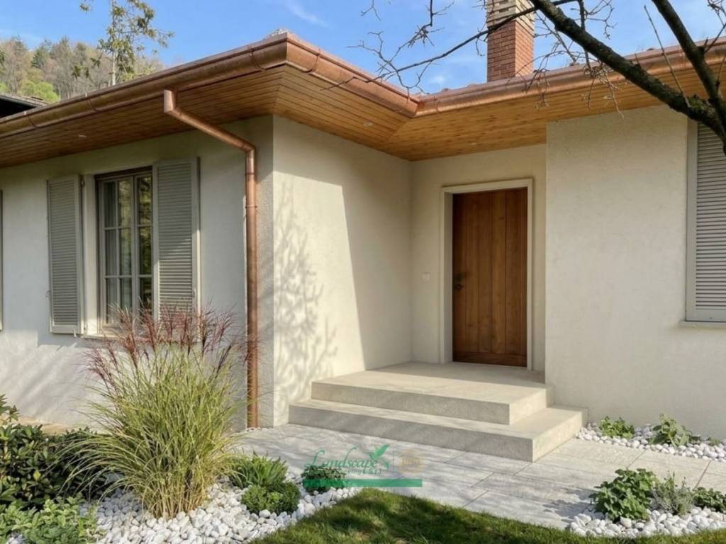 casa indipendente in vendita a Sesto Calende in zona Oca