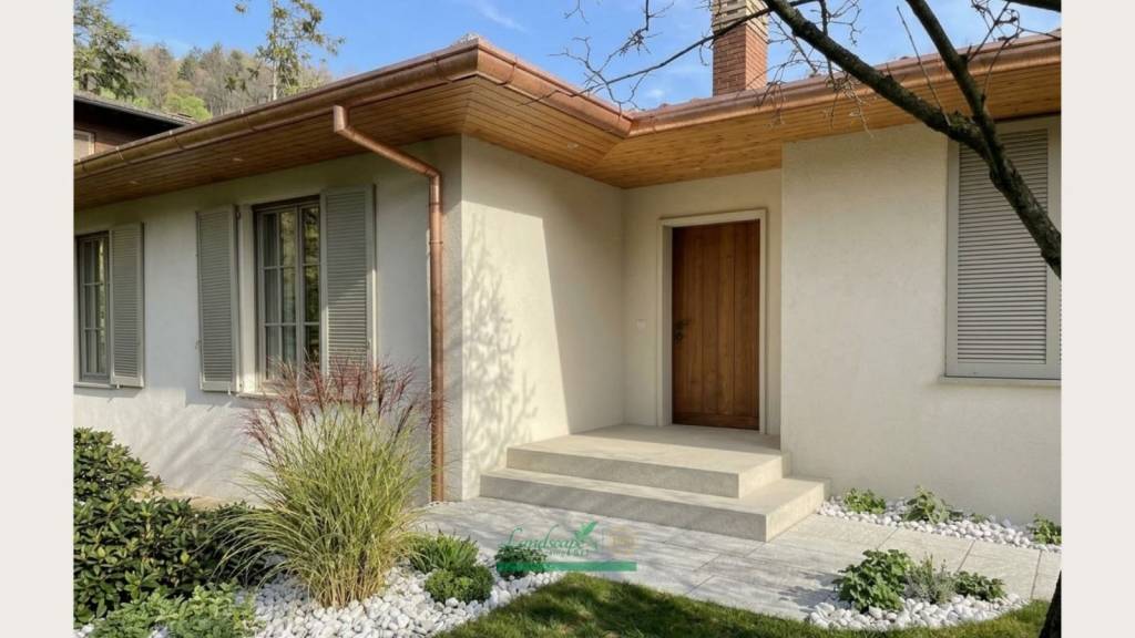 casa indipendente in vendita a Sesto Calende in zona Oca