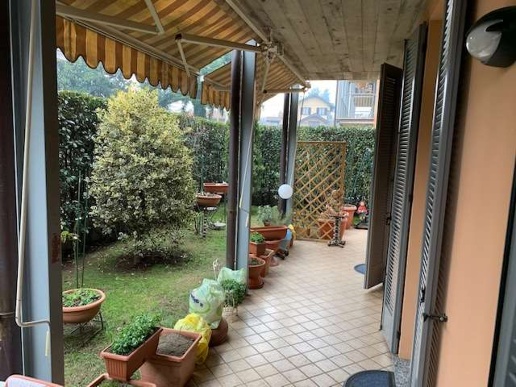 appartamento in vendita a Sesto Calende in zona Oneda