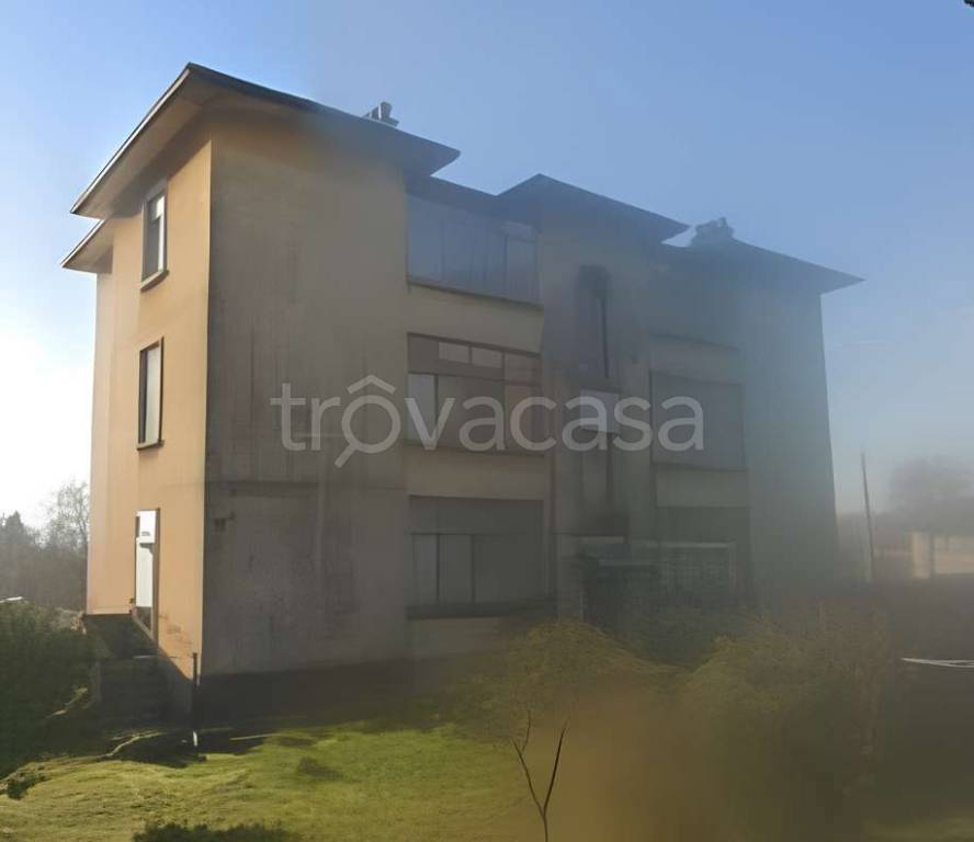 appartamento in vendita a Sesto Calende in zona San Giorgio