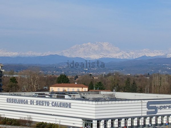 appartamento in vendita a Sesto Calende