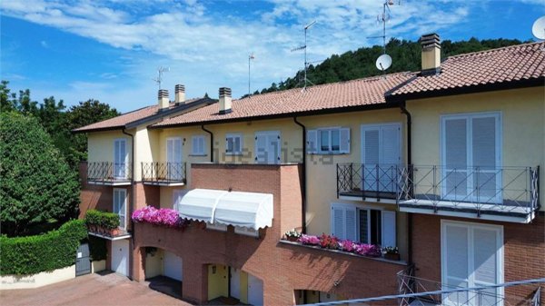 casa indipendente in vendita a Sesto Calende