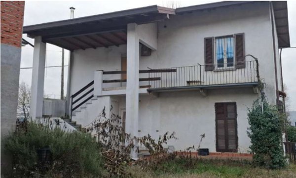 casa indipendente in vendita a Sesto Calende