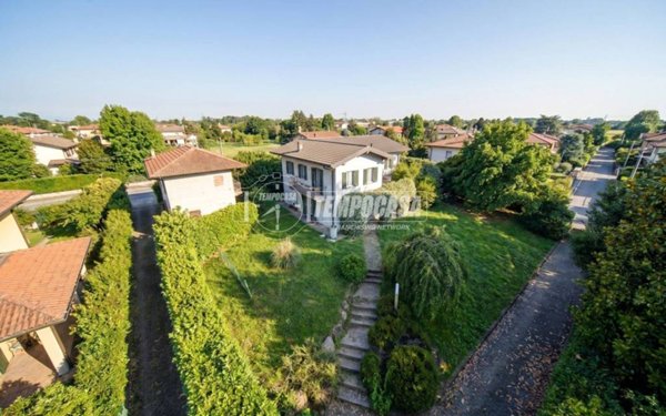 casa indipendente in vendita a Sesto Calende