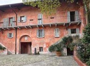casa indipendente in vendita a Sesto Calende in zona Lentate