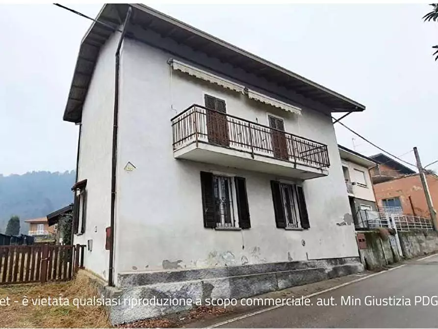 appartamento in vendita a Sesto Calende in zona Oca