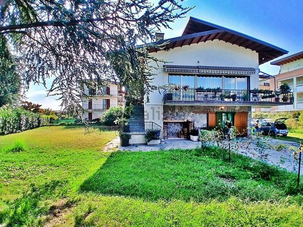 appartamento in vendita a Sesto Calende in zona Lisanza