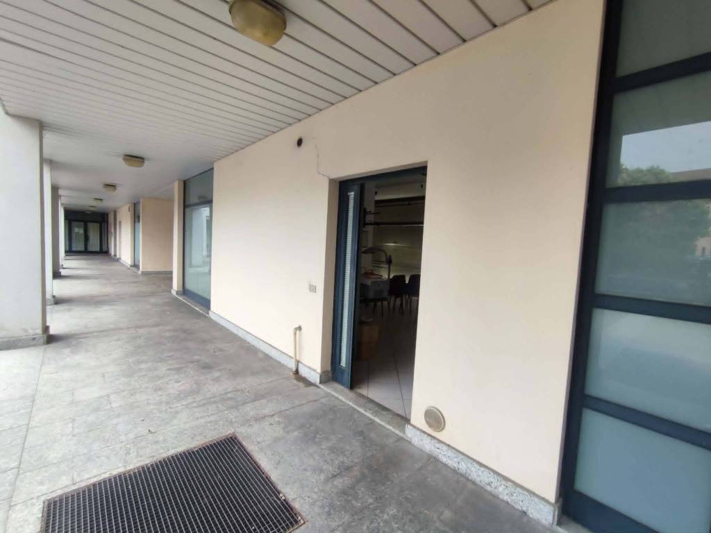 negozio in vendita a Sesto Calende in zona San Giorgio