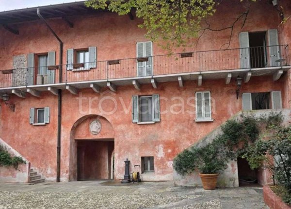 appartamento in vendita a Sesto Calende in zona Lentate