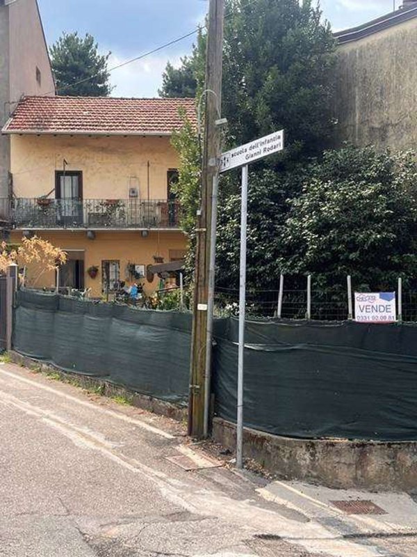 casa indipendente in vendita a Sesto Calende