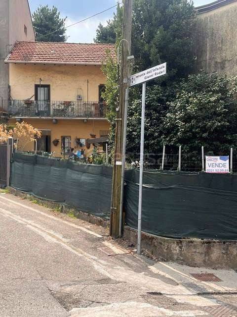 casa indipendente in vendita a Sesto Calende