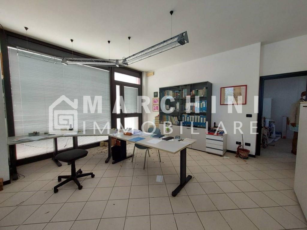 ufficio in vendita a Sesto Calende in zona Sant'Anna
