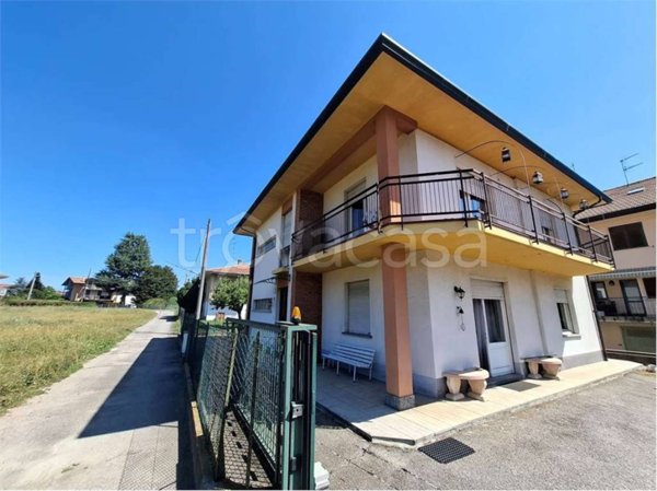 casa indipendente in vendita a Sesto Calende