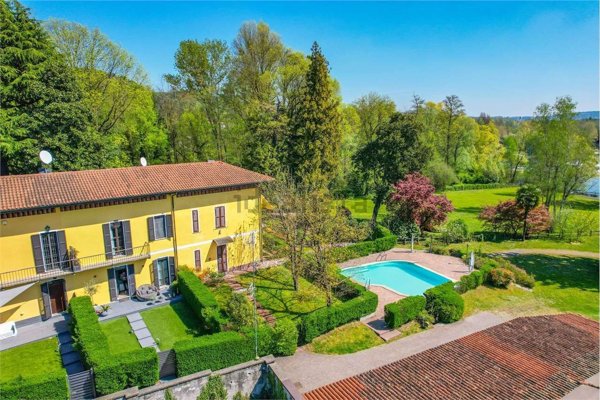 casa indipendente in vendita a Sesto Calende in zona Sant'Anna