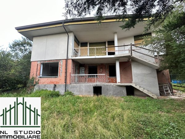 appartamento in vendita a Sesto Calende in zona Lisanza