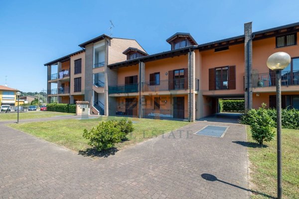 appartamento in vendita a Sesto Calende in zona Oneda