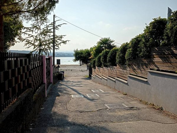 appartamento in vendita a Sesto Calende in zona Lisanza