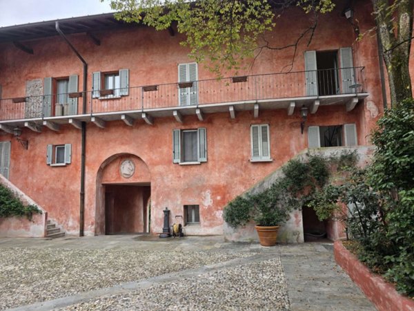 appartamento in vendita a Sesto Calende in zona Lentate